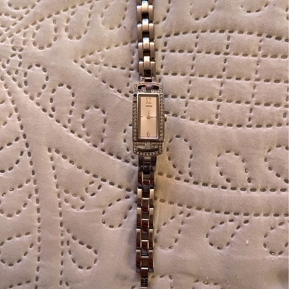 Ladies Guess watch with Swarovski crystals - Picture 6 of 8